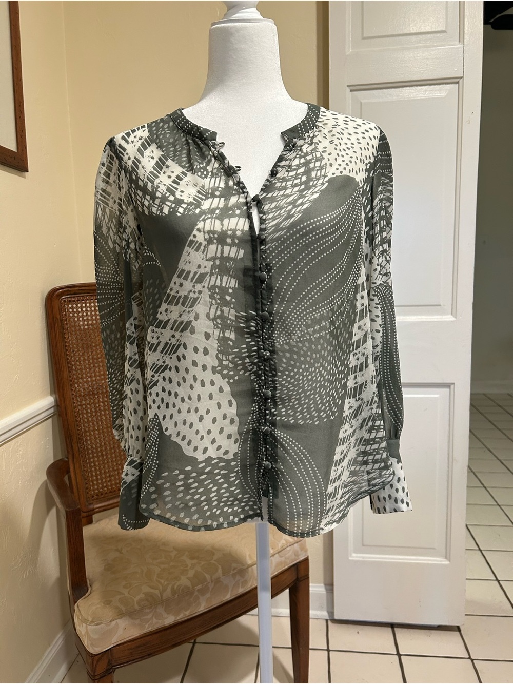 BB Dakota Green & Cream Sheer Printed Button Blouse~Size Small